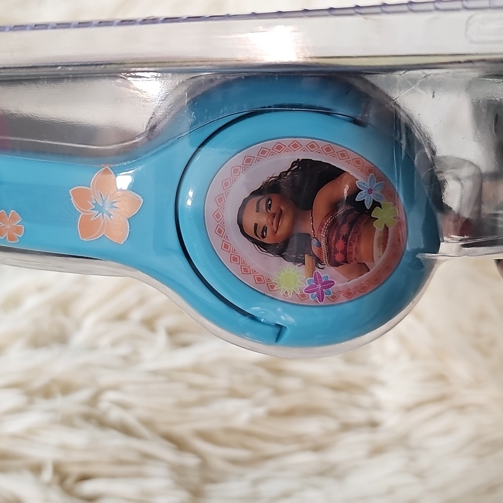 Disney Moana Stereo Headphones - Blue,White and Peach - Picture 8 of 9